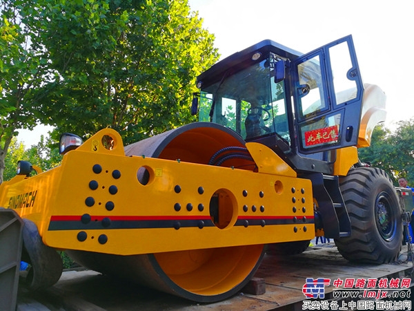 国之重器 国机重工洛阳公司三款精品压路机助力河北建设